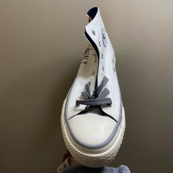 BRAND NEW CUSTOM CONVERSE (glows/reflective with flash) - Picture 4 of 5